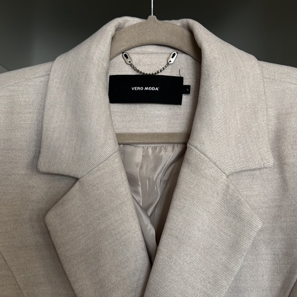 Beautiful Vero moda modern coat - Picture 2 of 7